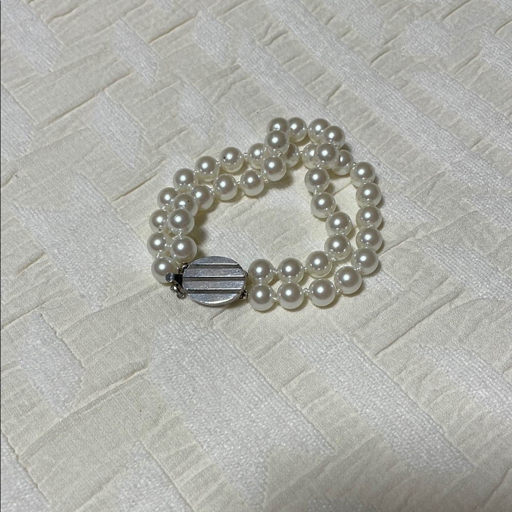 Double strand White Pearl Bracelet